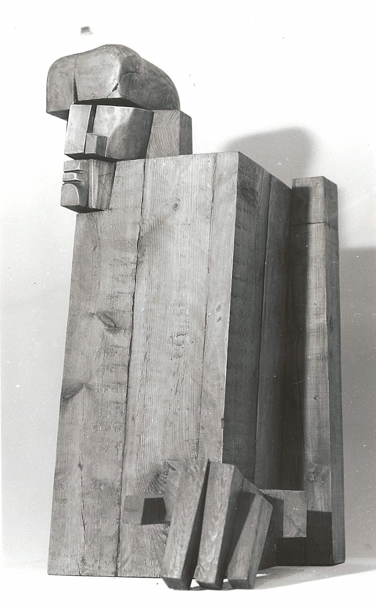 Komplet gabinetowy, 1893/1984 rok, drewno klejone; wystawa indywidualna rzeźby w Galerii "Pryzmat" - ZPAP Kraków
