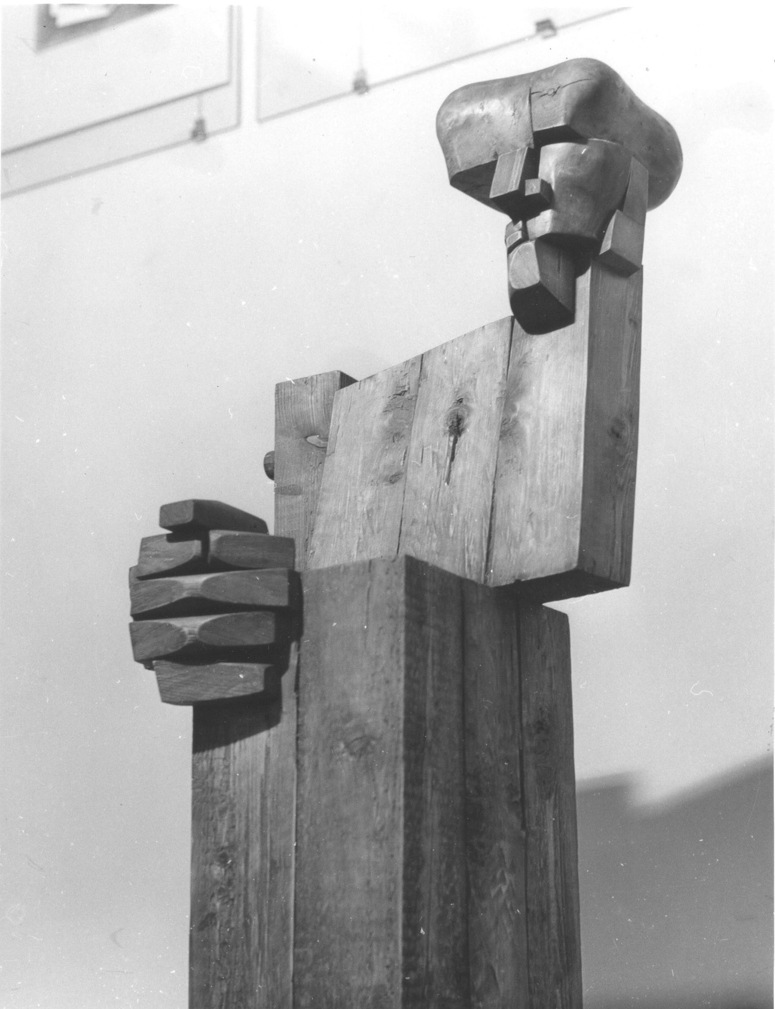 Komplet gabinetowy, 1893/1984 rok, drewno klejone; wystawa indywidualna rzeźby w Galerii "Pryzmat" - ZPAP Kraków